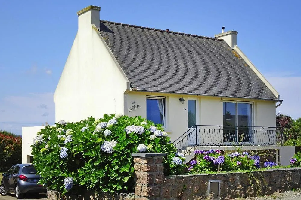 Holiday Home With Beautiful Terrace Area Trelevern